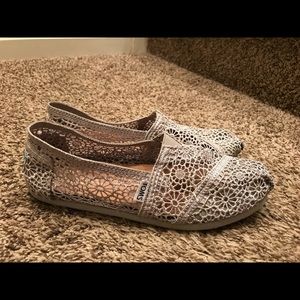 Toms lace shoes
